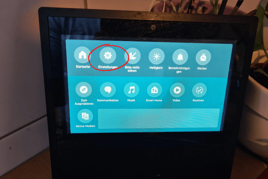 Beim Alexa Echo Show Gerät wird das Menü geöffnet